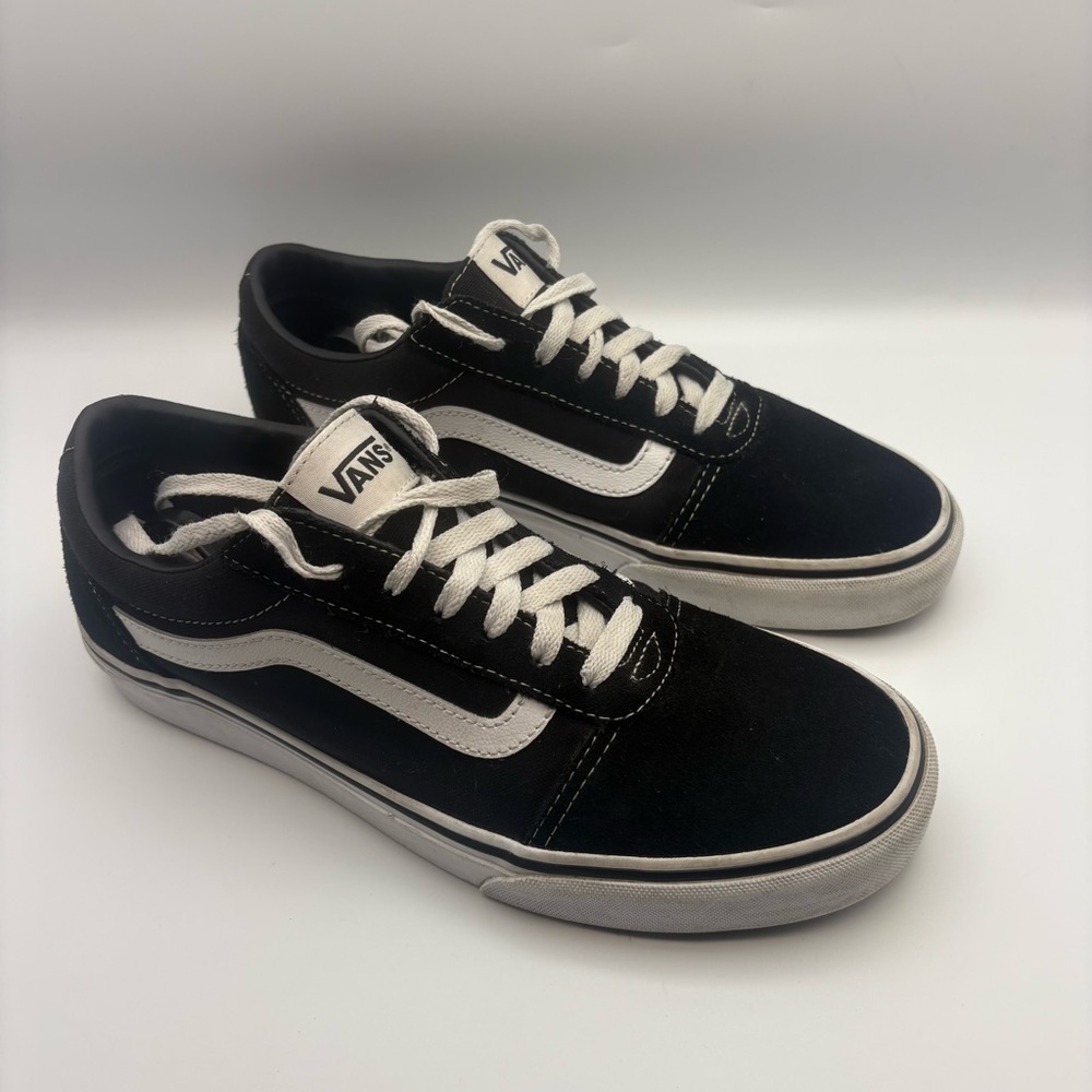 Vans Black and White Old Skool Men’s 8 Low Top Skate Shoes Sneakers
